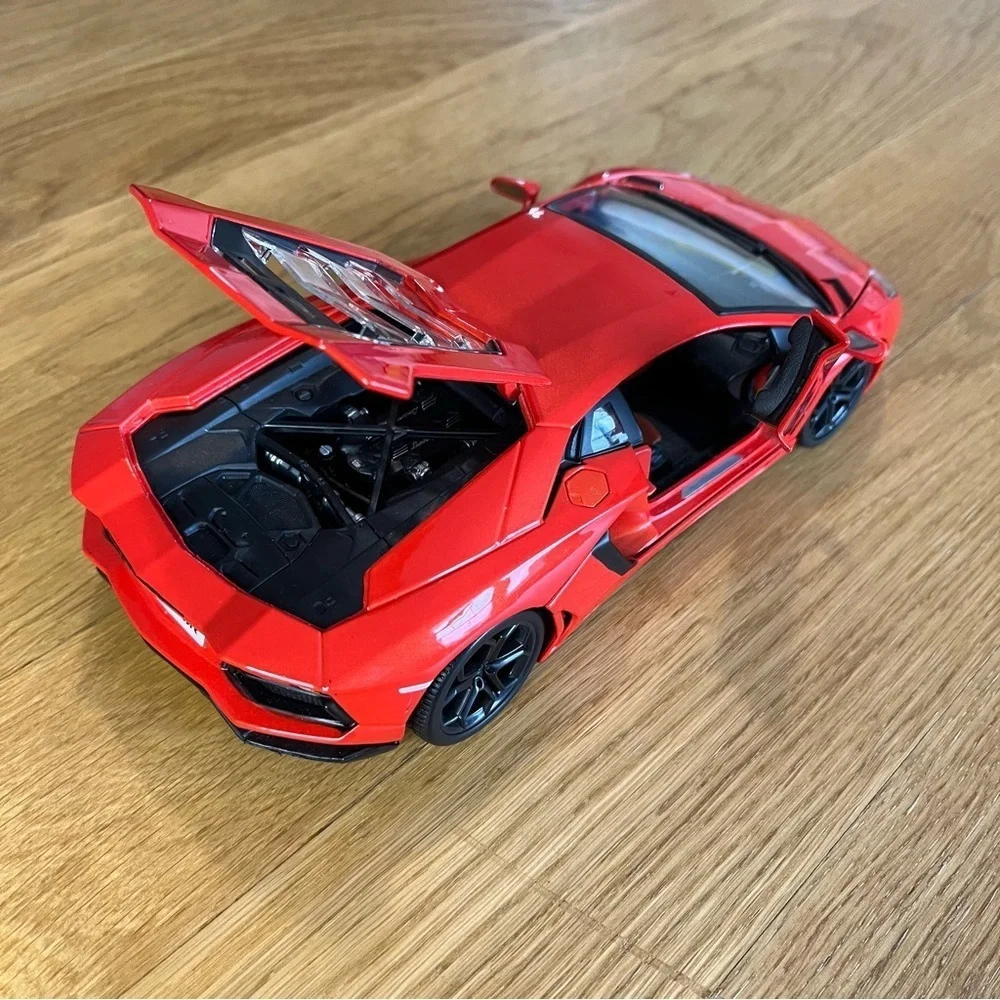 1:18 Burago Lamborghini Aventador LP700-4 Diecast Car